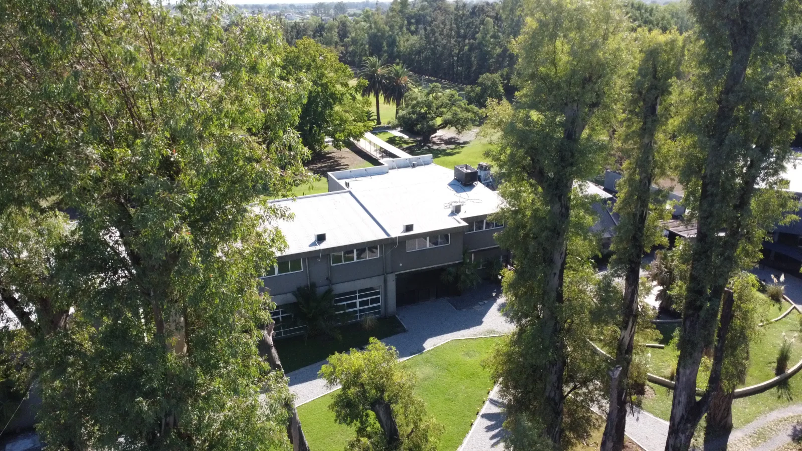 Vista aérea del campus de Farmingdale College en Ingeniero Maschwitz